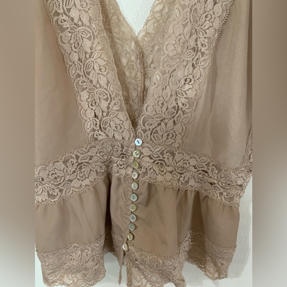 Forever 21 size medium lace top